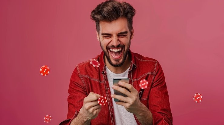 Pengguna memegang ponsel menikmati permainan live casino slotbiru dengan dealer asli dan antarmuka responsif
